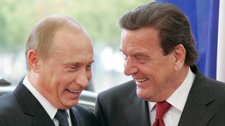 Bildnummer: 53581014  Datum: 08.09.2005  Copyright: imago/ITAR-TASSITAR-TASS 59: BERLIN, GERMANY. SEPTEMBER 8. Russian President Vladimir Putin (L) and German Chancellor Gerhard Schröder greet each other outside the Chancellor s department. PUBLICATIONxINxGERxAUTxONLY People Politik RUS GER kbdig xng 2009 querBildnummer 53581014 Date 08 09 2005 Copyright Imago ITAR TASS ITAR TASS 59 Berlin Germany September 8 Russian President Vladimir Putin l and German Chancellor Gerhard Schröder Greet each Other outside The Chancellor S Department PUBLICATIONxINxGERxAUTxONLY Celebrities politics RUS ger Kbdig xng 2009 horizontal 
