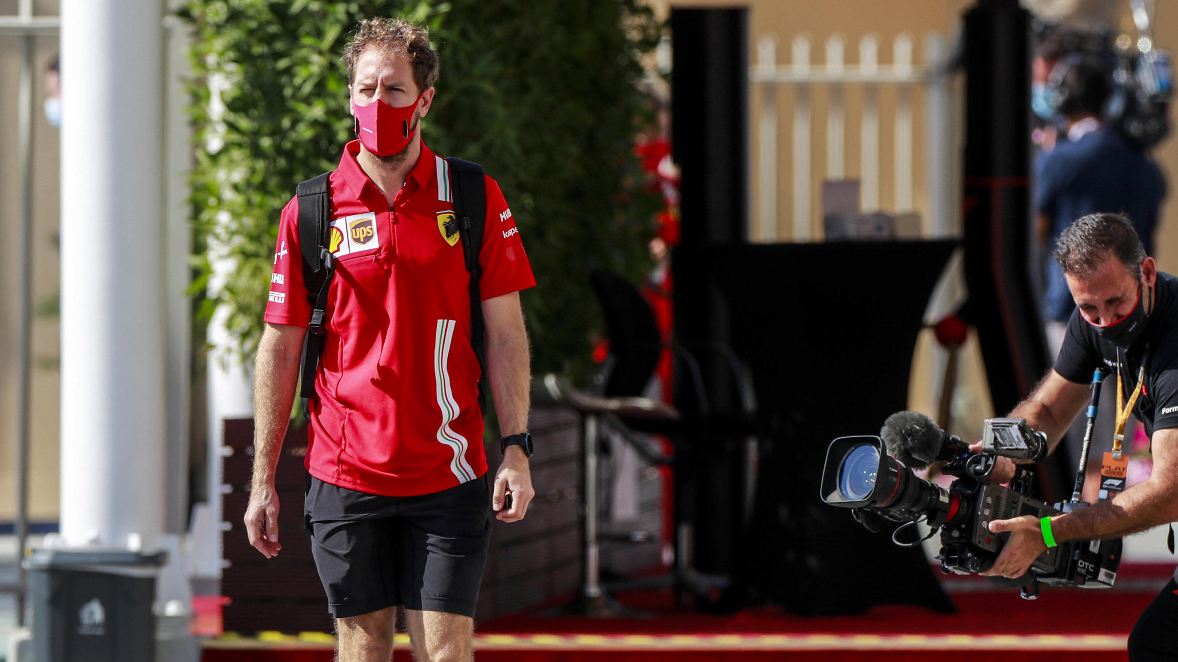 Formel 1 Sebastian Vettel Uberrascht Mit Neuer Frisur Zum Start Bei Aston Martin