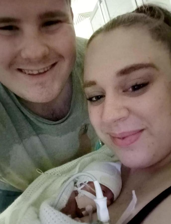 Frühchen Archie erkrankte an Sepsis und Corona