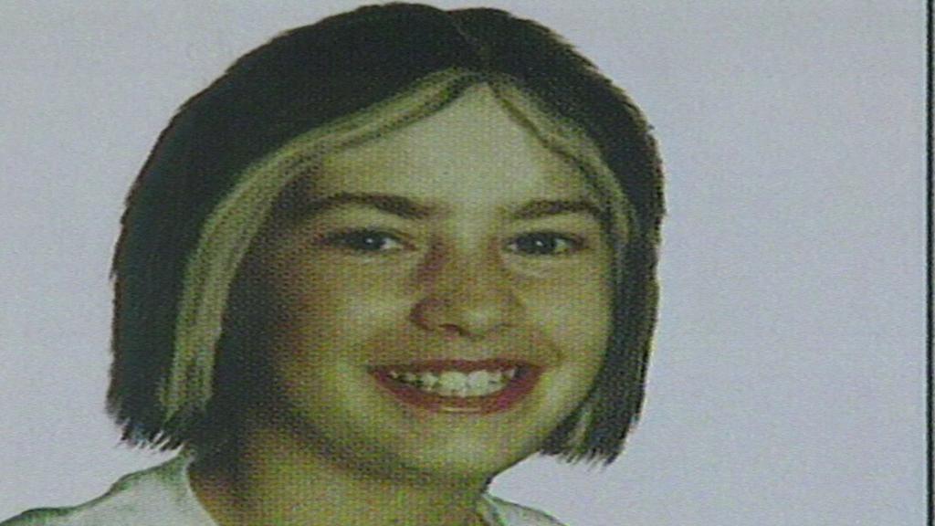 Christina Nytsch (✝) wird 1998 tot in einem Waldstück von Jägern entdeckt.