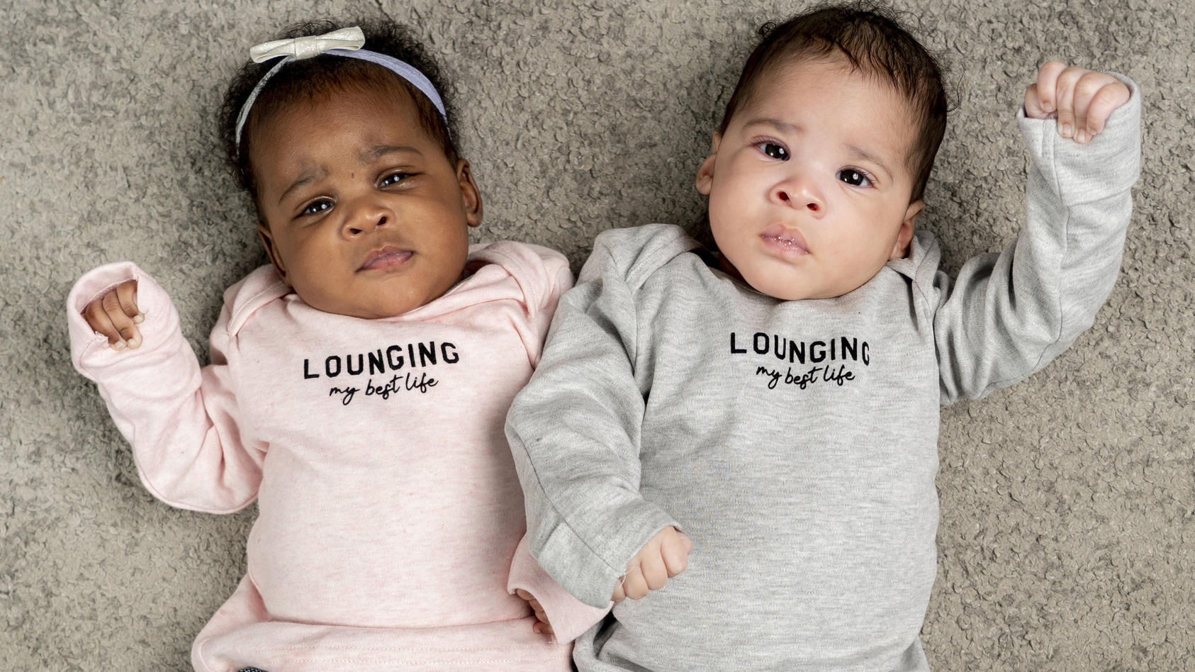 Die Zwillinge von Kayleigh Okotie haben unterschiedliche Hautfarben