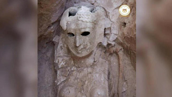 Weibliche Totenmaslke mit lächelndem Gesicht (Foto: Egyptian Antiquities Ministry)