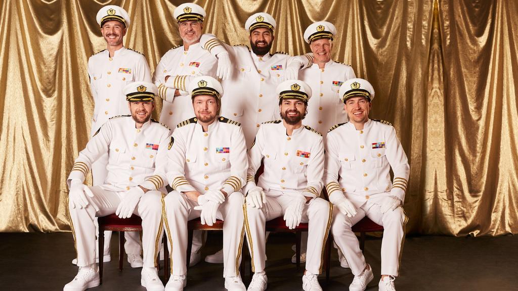 Jochen Schropp (hinten, l-r), Ulrich Roth, Faisal Kawusi und Thorsten Nindel, sowie Marco Russ (vorne, l-r), Bastian Bielendorfer, Jimi Blue Ochsenknecht und Philipp Boy sind prominente Teilnehmer der Show «Showtime of my L
