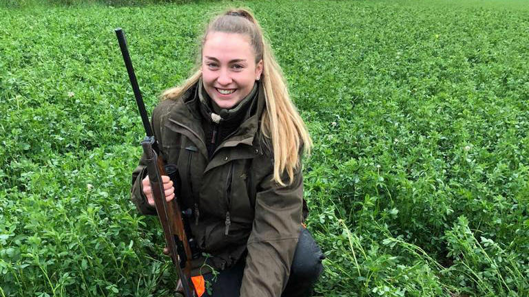 Eva träumte immer davon, einen Jagdschein zu machen.
