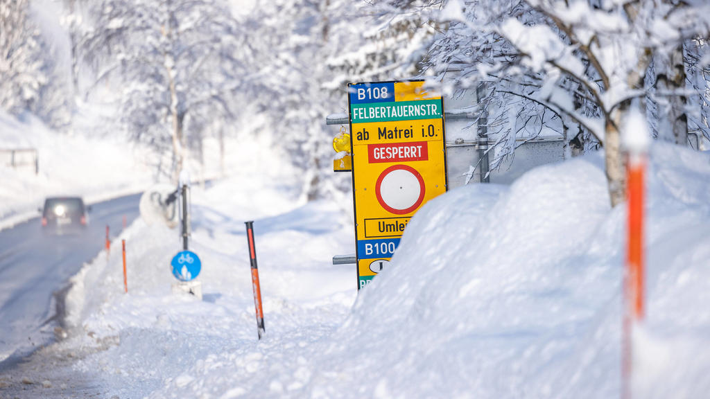 Straßensperrung wegen Schnee in Matrei in Osttirol