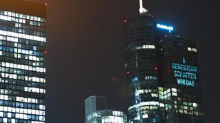 Lichtprojektion auf dem Frankfurter Main Tower