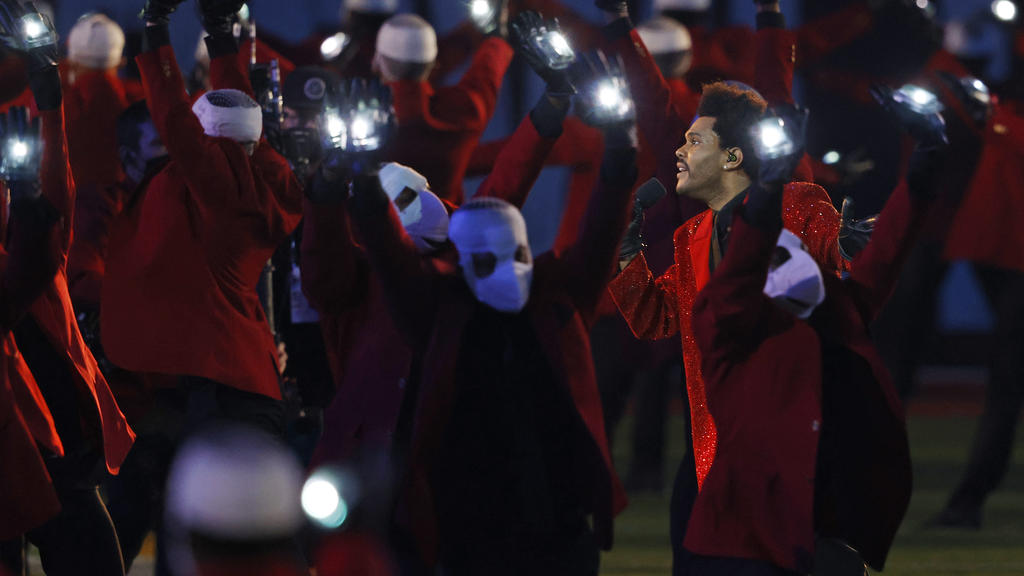 Große Ehre für The Weeknd: Er durfte die legendäre Halbzeitshow bei Super Bowl 2021 rocken.