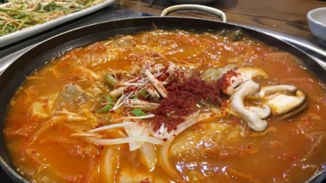 Kimchi-Eintopf: Perfekt für kalte Tage! Das koreanische Trend-Gericht ...