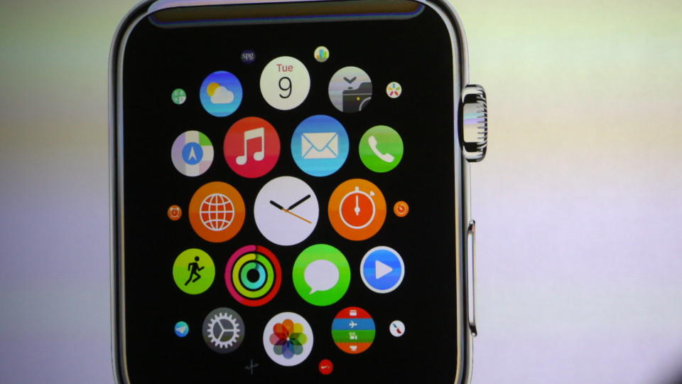 Der Home-Screen auf der Apple Watch lässt sich ganz einfach übersichtlicher gestalten.