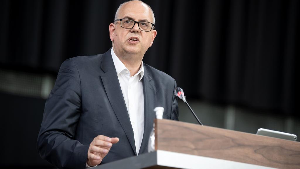 ARCHIV - 13.05.2020, Bremen: Andreas Bovenschulte (SPD), Bürgermeister von Bremen, gibt vor der Bürgerschaft eine Regierungserklärung ab. Bovenschulte hat in einer weiteren Regierungserklärung um Verständnis und Unterstützung für die anstehenden Eins
