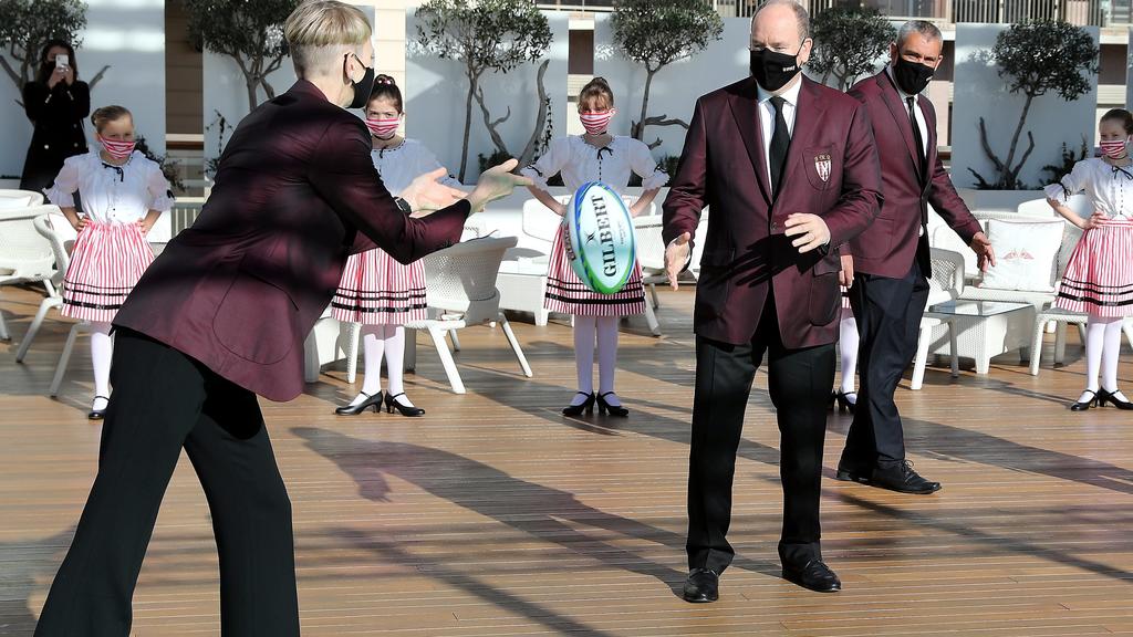 Nach einem Ballpass zwischen Charlène und Albert, wurde der virtuelle Anstoß zu dem Turnier gegeben.