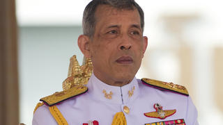 ARCHIV - 12.05.2017, Thailand, Bangkok: König Maha Vajiralongkorn von Thailand.  Seit zweieinhalb Jahren ist er König von Thailand, am 4. Mai wird er gekrönt. Dann wird Rama X. - so der offizielle Name - alle Würden eines Thai-Monarchen haben. (zu dpa "Der ferne König - Thailands Monarch Rama X. wird gekrönt") Foto: Sakchai Lalit/AP/dpa +++ dpa-Bildfunk +++