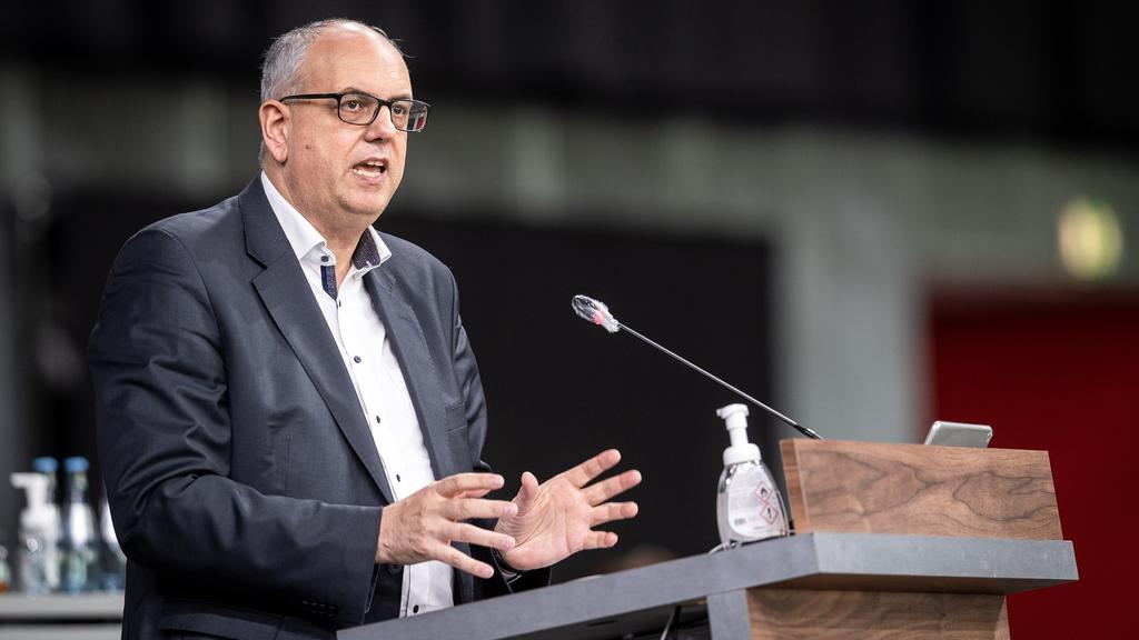 18.11.2020, Bremen: Andreas Bovenschulte (SPD), Bürgermeister von Bremen, spricht bei einer Sitzung der Bürgerschaft. Die Bremische Bürgerschaft debattiert über Corona-Maßnahmen, den Etat 2021, sowie geltende Regeln und Einschränkungen für Silvesterf