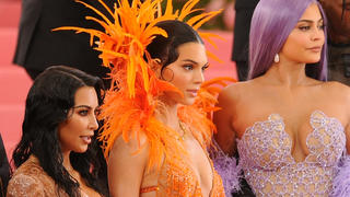 Kim Kardashian, Kendall Jenner und Kylie Jenner bei der MET-Gala
