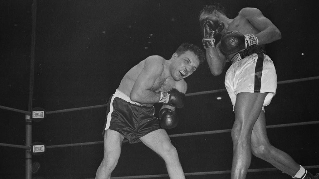In den Runden 12 und 13 kassierte LaMotta eine fürchterliche Tracht Prügel von Robinson
