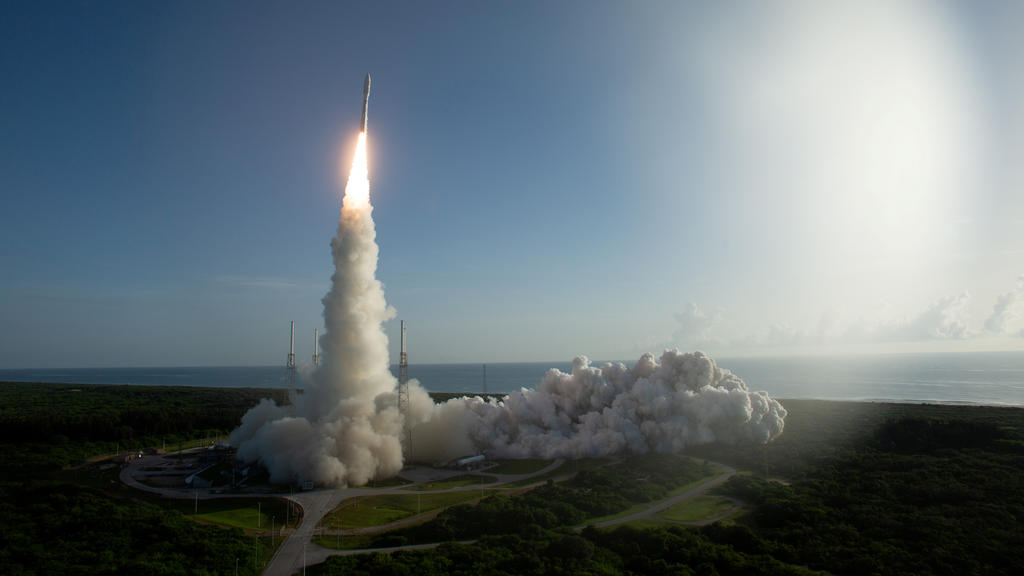 Foto de archivo: Mars 2020 Perseverance Rover United Launch Alliance Atlas V Rocket 2020 se lanza desde la base de la Fuerza Aérea de Cabo Cañaveral en Cabo Cañaveral, Florida, EE. UU. El 30 de julio.  Manual vía NASA / Joel Kowski / REUTERS.  Es obligatorio