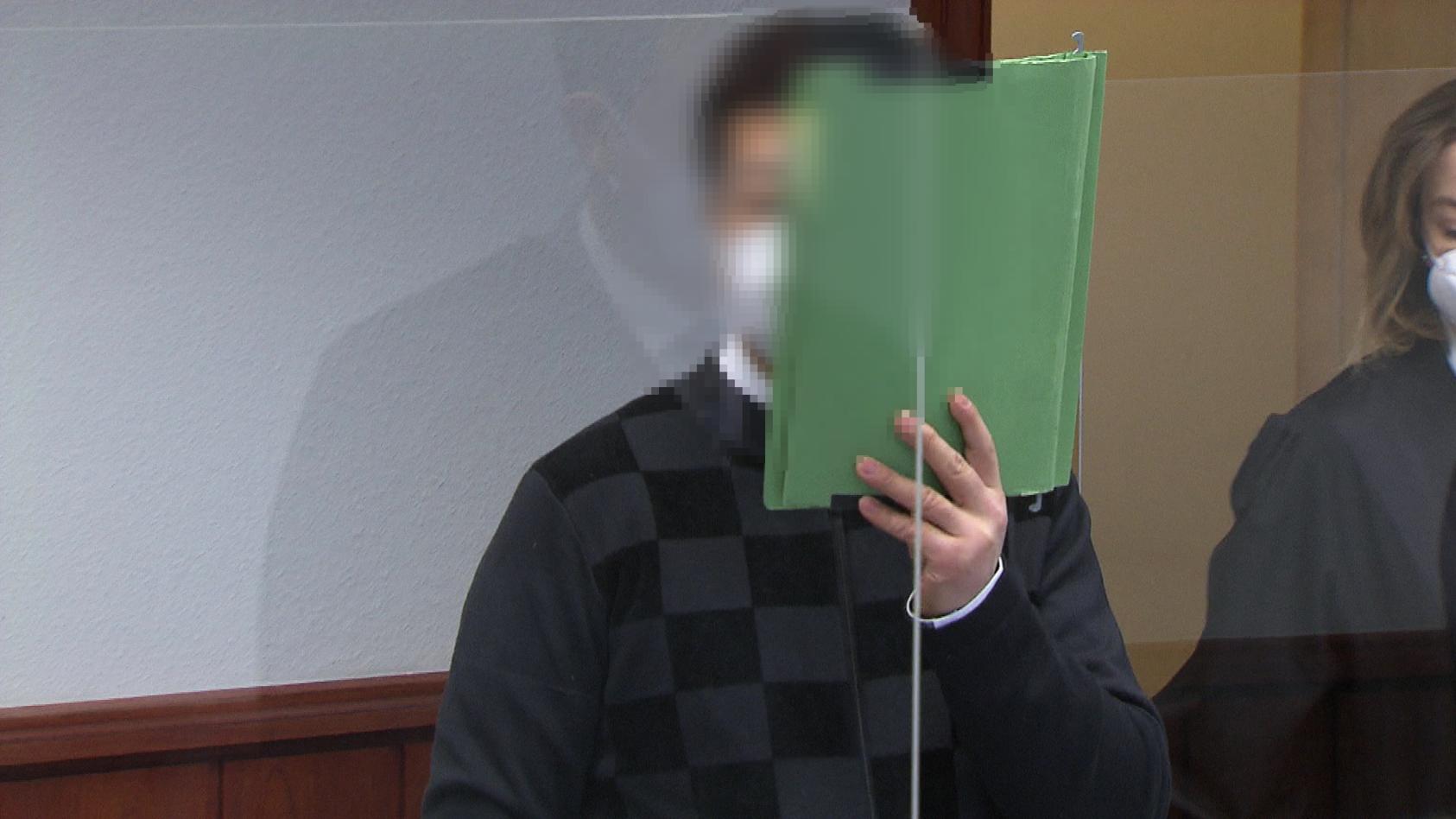 Ein 48-jähriger Restaurantbetreiber steht vor dem Amtsgericht Hannover, weil er mit einer Software Steuern hinterzogen haben soll.