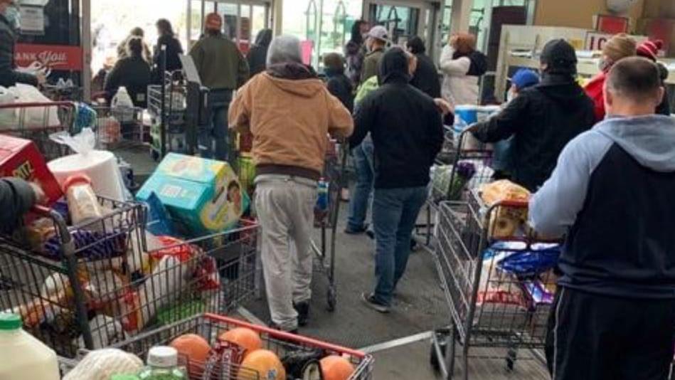 Der US-Supermarkt H.E.B. hat nach einem Stromausfall Waren an Kunden verschenkt.