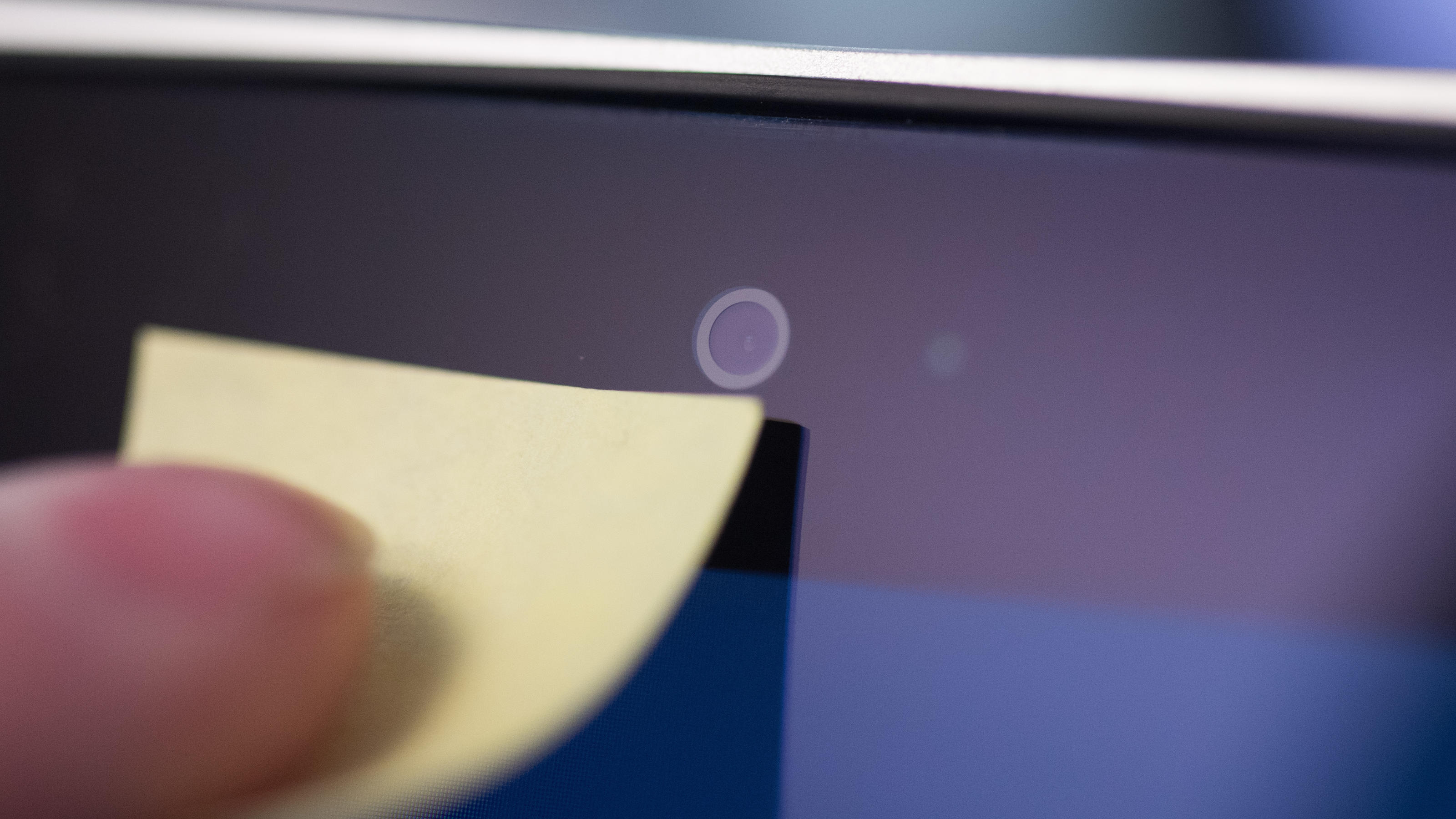 Apple warnt: Darum sollte man die Laptop-Kamera lieber nicht abkleben