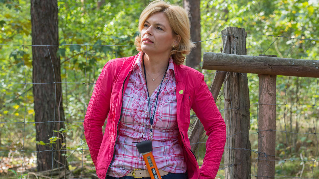 CDU-Politikerin Julia Klöckner bei einem Besuch im Wald.