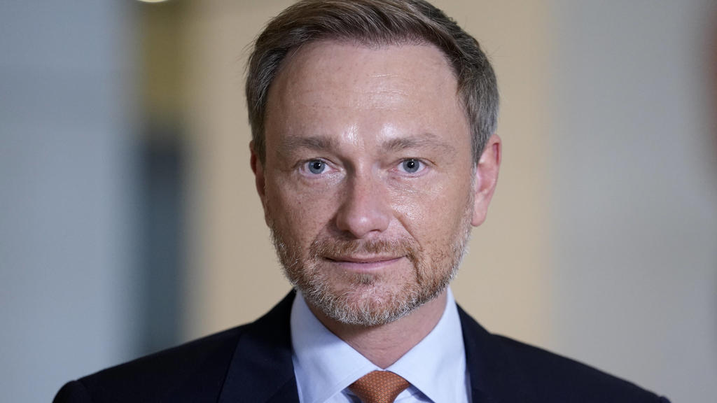 Christian Lindner gründete eine Werbeagentur und war als Unternehmensberater tätig.