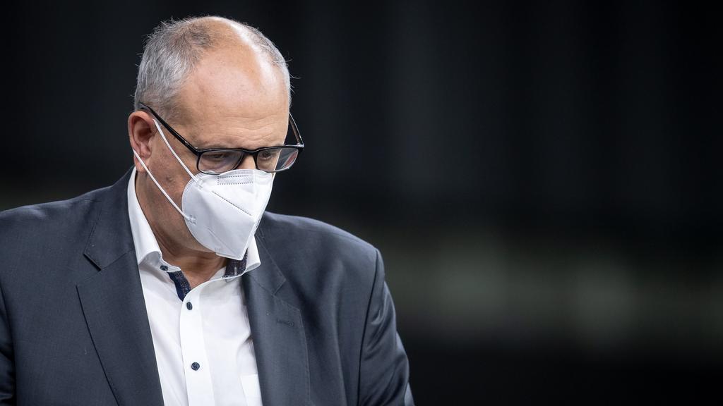 ARCHIV - 18.11.2020, Bremen: Andreas Bovenschulte (SPD), Bürgermeister von Bremen, trägt eine Schutzmaske. Spätestens nach einem Ende der Corona- Pandemie muss aus Sicht von Bremens Regierungschef Andreas Bovenschulte (SPD) eine Debatte über einen ge