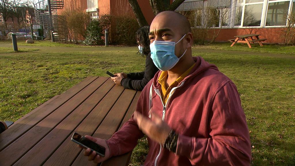 Seeleute aus Kiribati in Hamburg gestrandet.