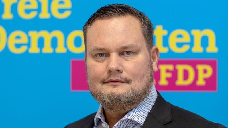 René Domke, Landesparteivorsitzender der FDP in Mecklenburg-Vorpommern. Foto: Jens Büttner/dpa/Archivbild