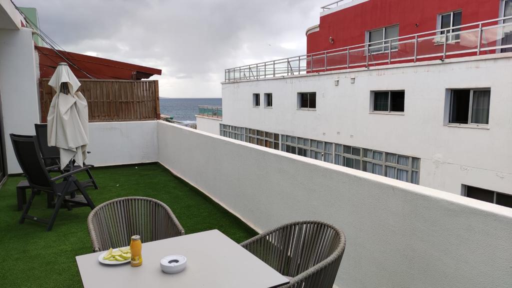 Blick auf einen Balkon im Quarantäne-Hotel in Las Palmas.