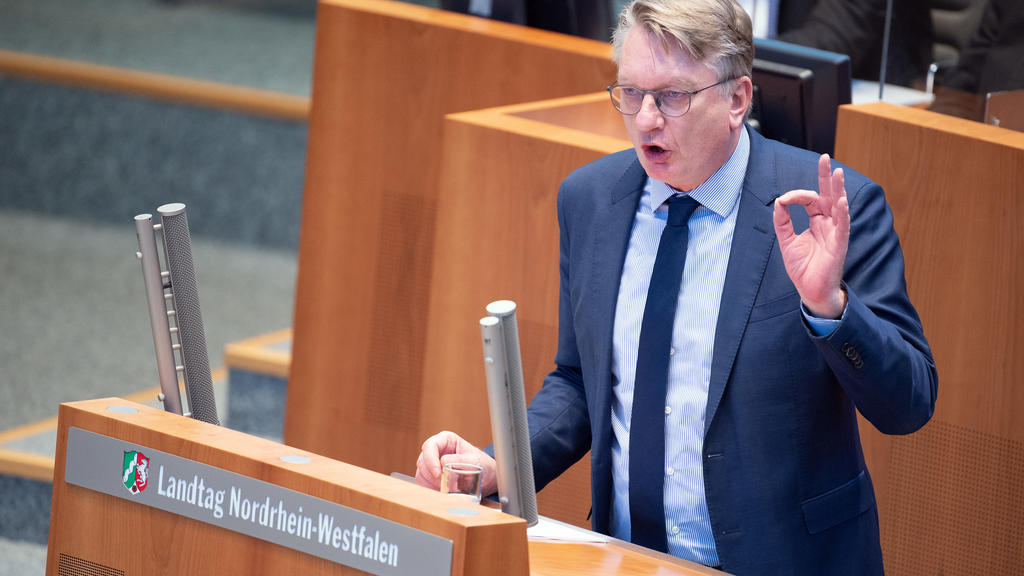 AfD-Fraktionschef Markus Wagner verteidigt die Impfung seines Sohnes gegen die Kritik. Der Nachwuchs-Fußballer sei in der Familieneinrichtung für psychisch Kranke tätig.