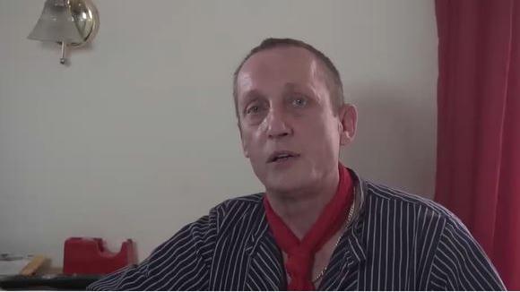 Jörg K. übt heftige Kritik an den Behörden.