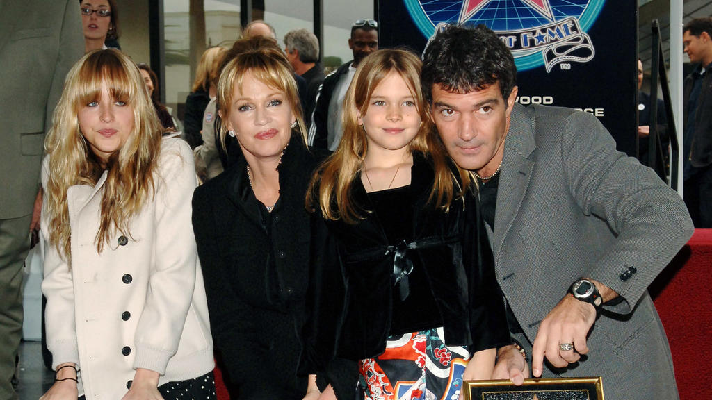 Dakota Johnson, Melanie Griffith, Stella Banderas und Vater Antonio Banderas auf dem Walk of Fame, 2009.