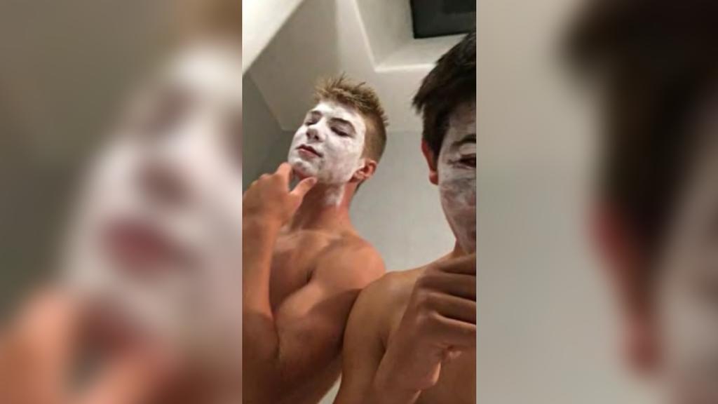 Schüler mit Gesichtsmaske