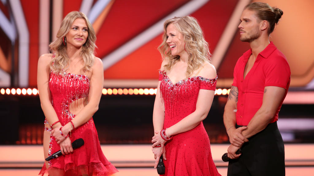 Valentina Pahde, Ilse DeLange und Rúrik Gíslason bei ihrem Gruppentanz am 26. Februar. Jetzt starten sie mit den anderen Promis in die erste reguläre Show.