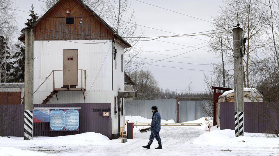 Einfahrt der Justizvollzugskolonie Nr. 2 der Föderalen Strafvollzugsbehörde der Region Wladimir, kurz IK 2: Hier wird Alexej Nawalny die nächsten zweieinhalb Jahre seine Haft verbringen müssen