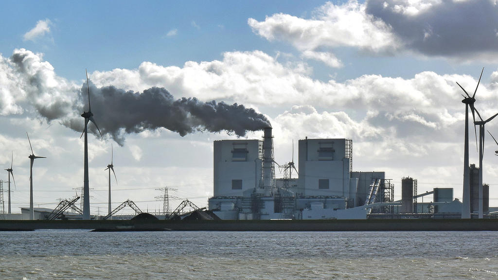 Das RWE-Kraftwerk Eemshaven: RWE verklagt die Niederlande wegen des Kohleausstiegs.