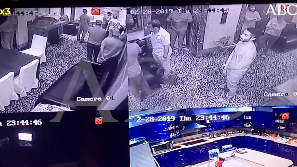 Überwachungskameraufnahmen zeigen Männer in Lobby
