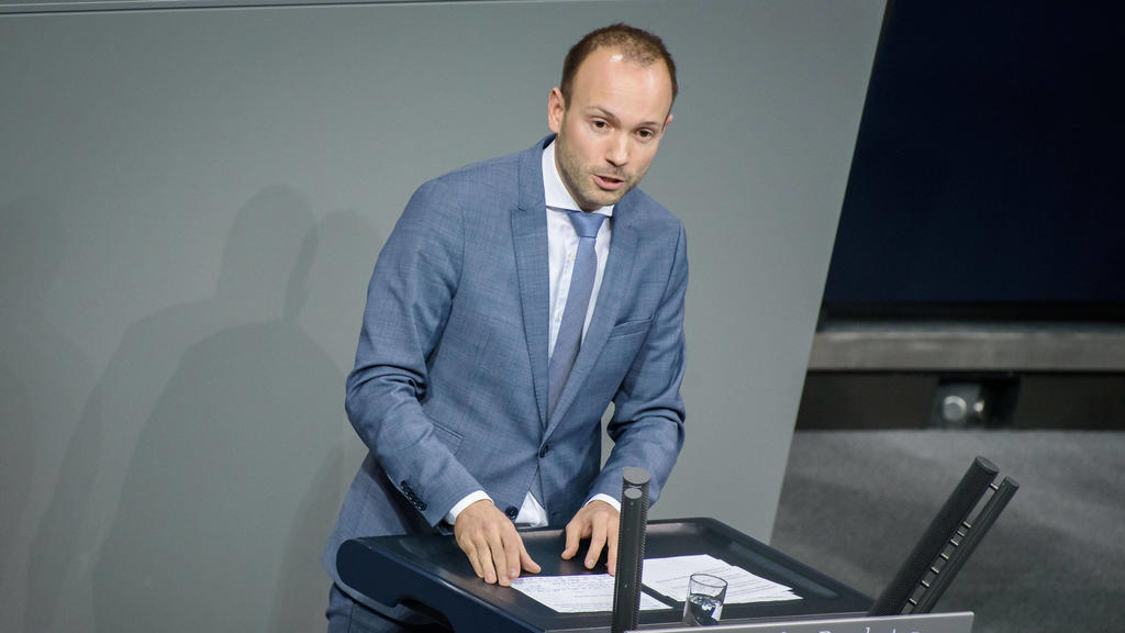 Sitzung des deutschen Bundestags Deutschland, Berlin - 24.10.2019: Im Bild ist Nikolas Löbel CDU während der Sitzung des deutschen Bundestags zu sehen. Berlin Bundestag Berlin Deutschland *** Session of the German Bundestag Germany, Berlin 24 10 201