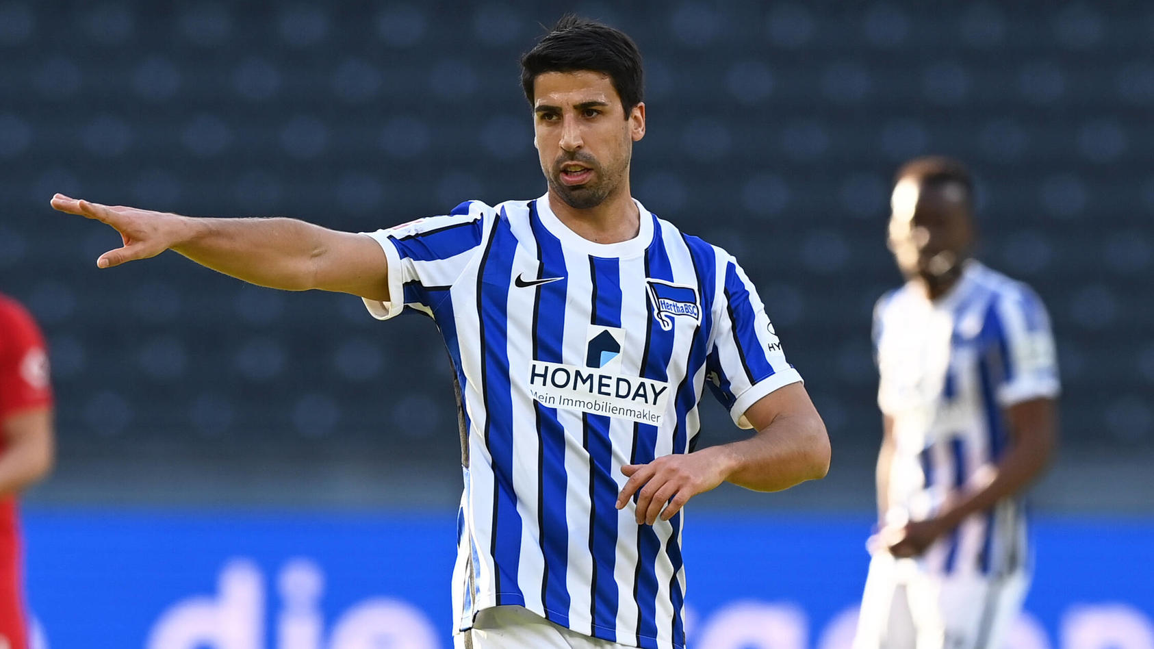 Masken Muffel Sami Khedira Wird Vom Dfb Ermahnt