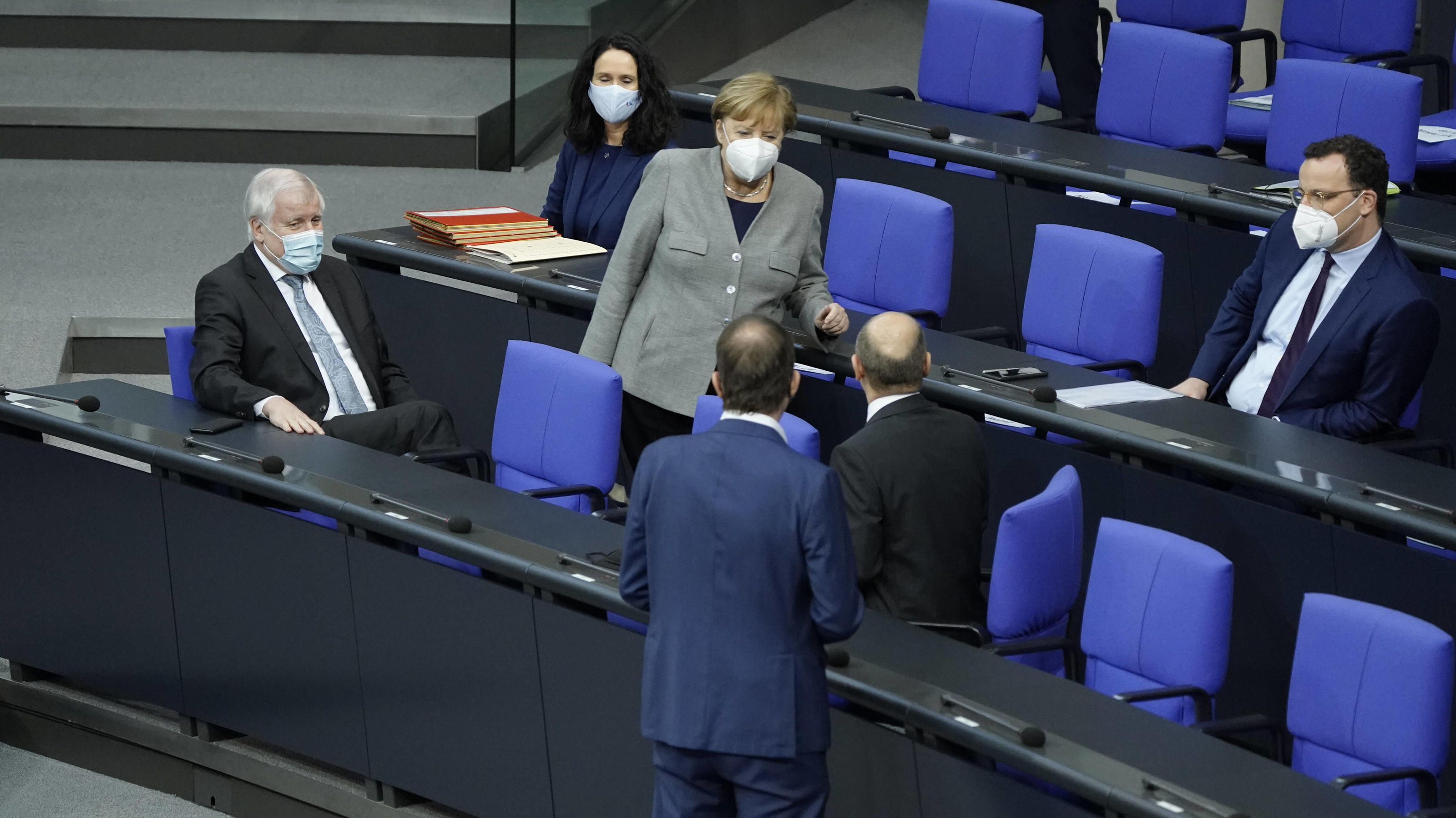  Die Bundesregierung bei einer Sitzung im Deutschen Bundestag im Januar 2021.