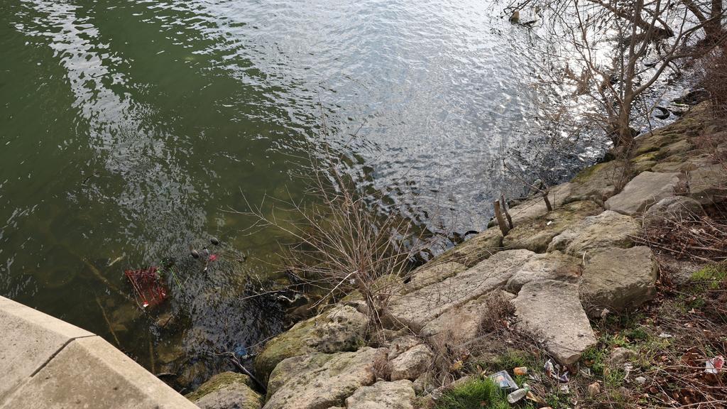 ©PHOTOPQR/LE PARISIEN/Arnaud Journois ; ARGENTEUIL ; 09/03/2021 ; LE CORPS D'ALISHA , 14 ANS , A ETE RETROUVE DANS LA SEINE , QUAI DE SAINT DENIS A ARGENTEUIL SOUS L'A15 / 2 suspects - un garçon et une fille en couple, âgés de 15 ans - ont été arrêté