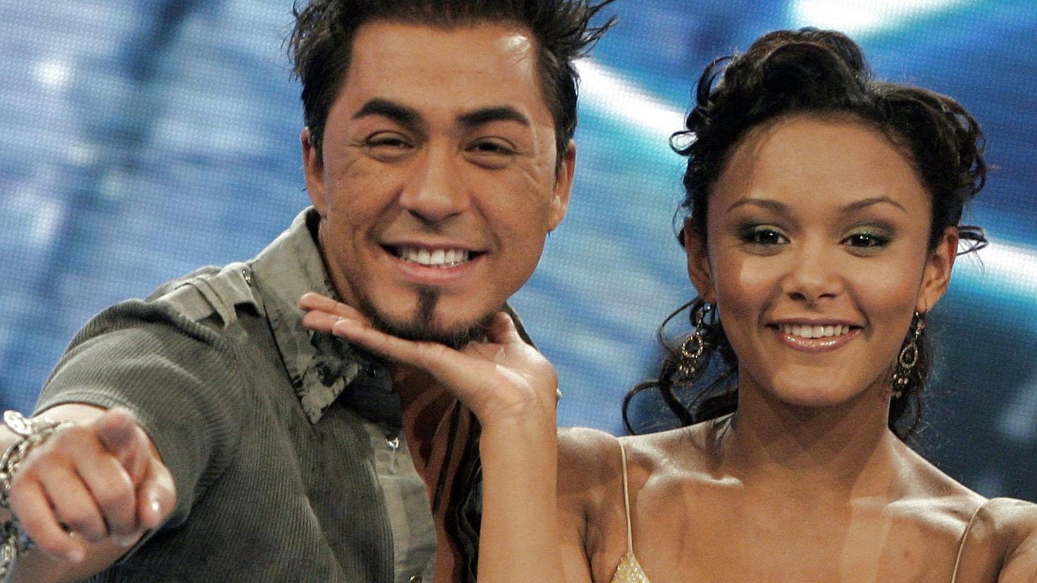 Die Halbfinalisten des RTL-Gesangswettbewerbs "Deutschland sucht den Superstar", Mike Leon Grosch (l-r), Vanessa Dedmon und Tobias Regner, posieren am Samstag (11.03.2006) in Köln für die Fotografen. Am Samstag fällt in der Live-Show die Entscheidung