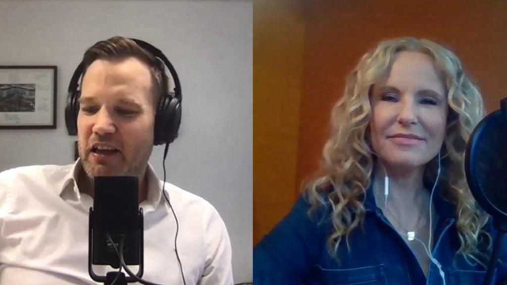 Hendrik Streeck und Katja Burkard bei den Aufnahmen zu "Hotspot - der Pandemie-Talk".