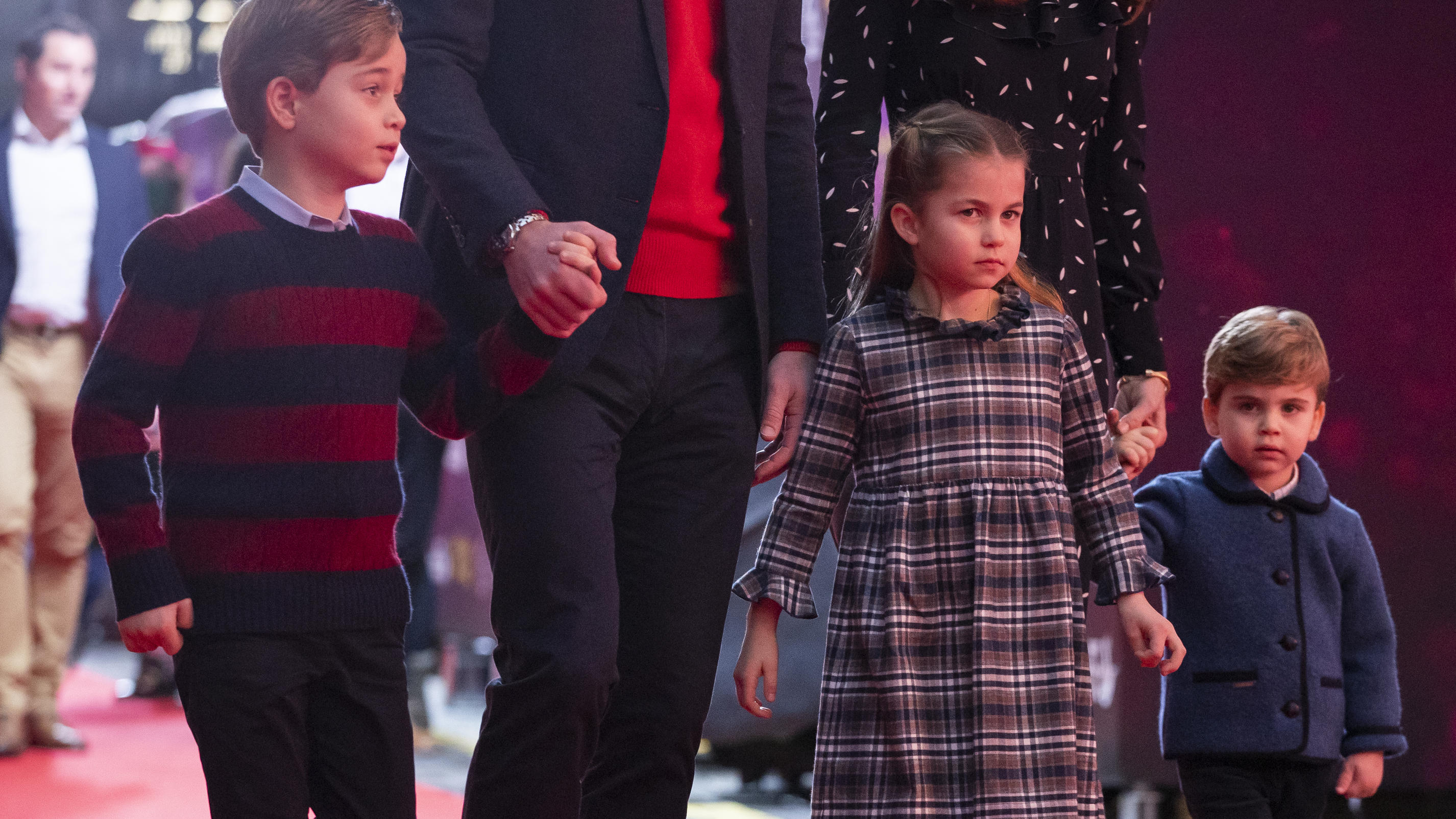 Prinz George, Prinzessin Charlotte und Prinz Louis besuchen gemeinsam mit ihren Eltern das Palladium Theater in London.