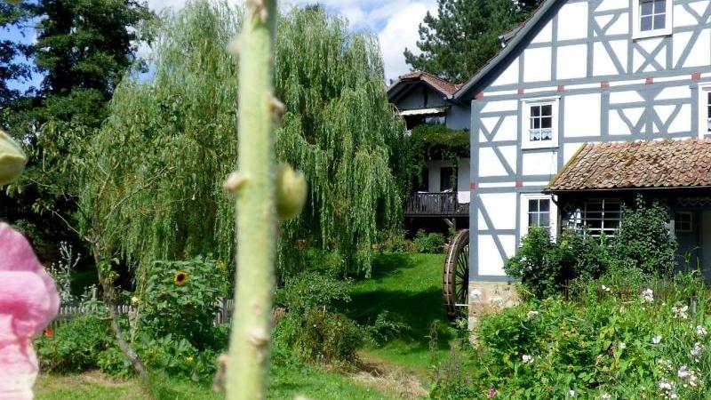 Der Weidelshof liegt im nordhessischen Berglang - die Heimat der Gebrüder Grimm. Foto: J.Günst/Weidelshof/dpa-tmn