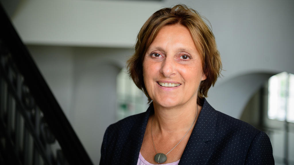 ARCHIV - 04.08.2020, Brandenburg, Potsdam: Britta Ernst (SPD), Brandenburger Ministerin für Bildung, Jugend und Sport in Brandenburg. Alle Schüler sollen nach den Worten der Präsidentin der Kultusministerkonferenz noch im März wieder in die Schule ge
