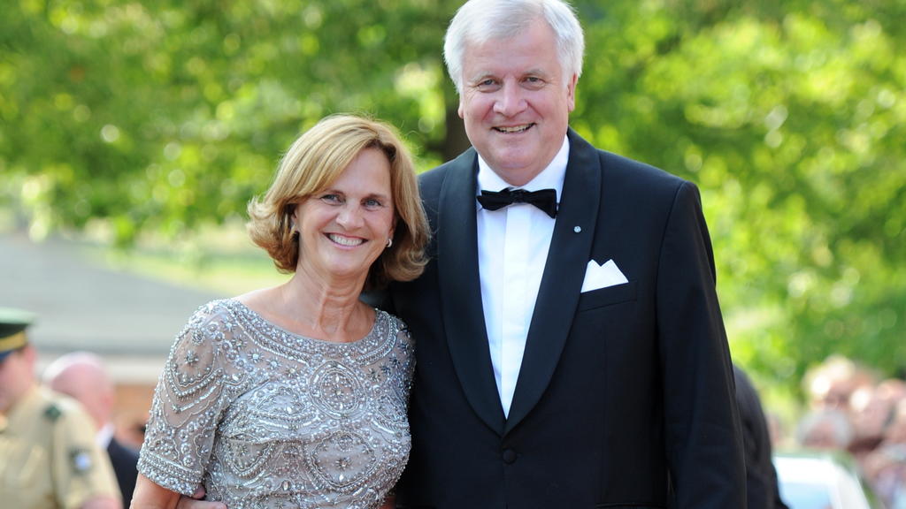 Horst Seehofer und seine Frau Karin überstanden ihre Ehekrise und kämpfen weiter für ihr Familienglück.