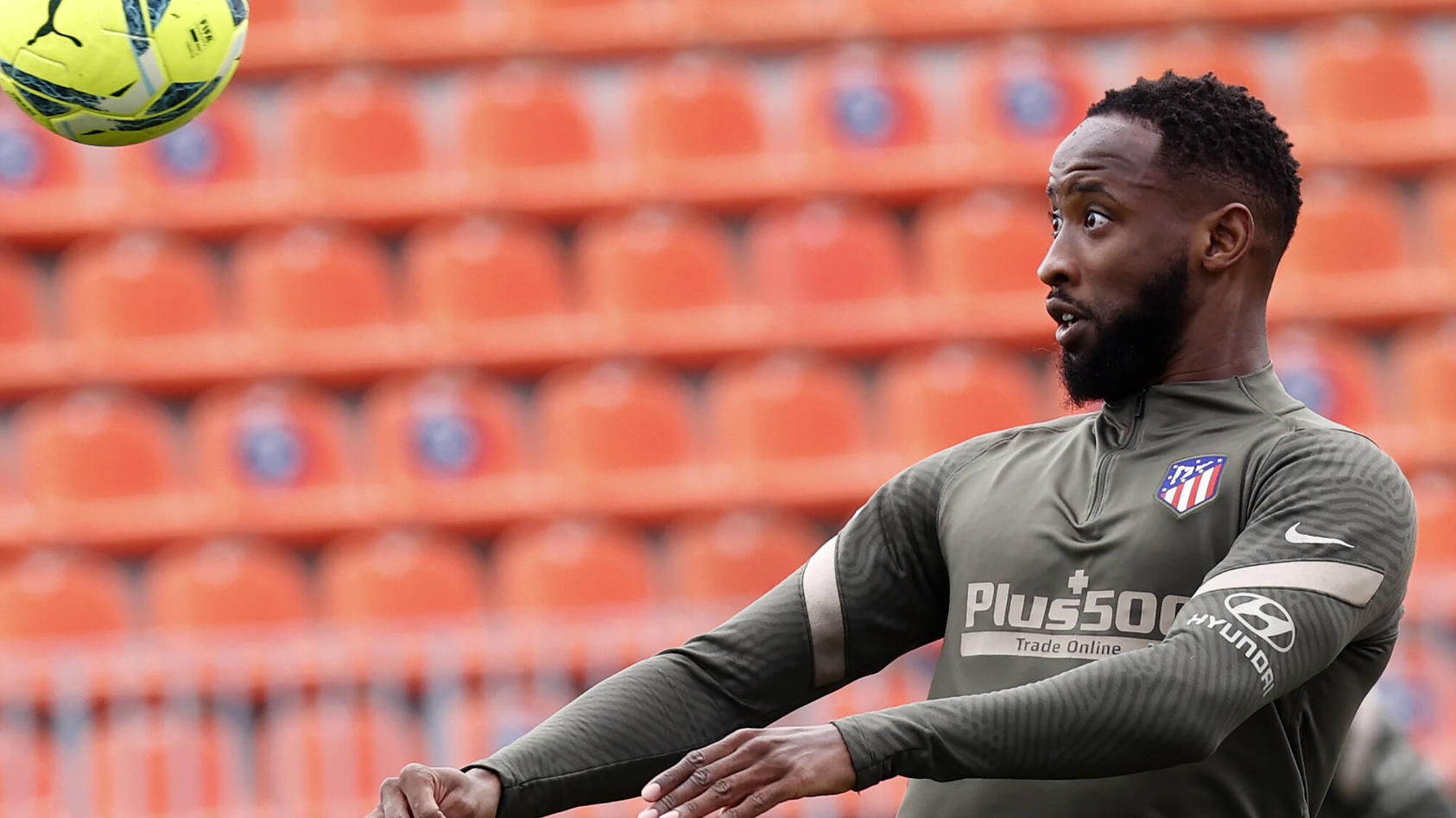 Atletico Madrid Schock Moment Im Training Sturmer Moussa Dembele Bricht Einfach Zusammen Und Verliert Das Bewusstsein