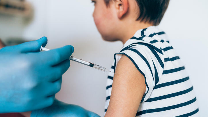 Die Corona-Impfung für Kinder könnte schon im Sommer kommen. (Symbolbild)