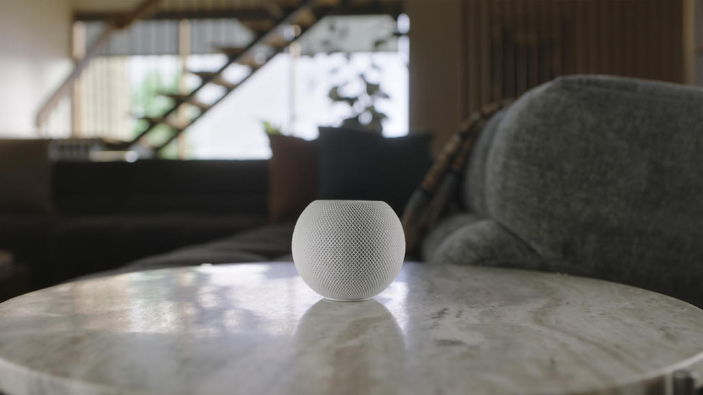 Der HomePod Mini gehört zur Apple-Familie und ist etwas teurer als der Echo Dot von Amazon.